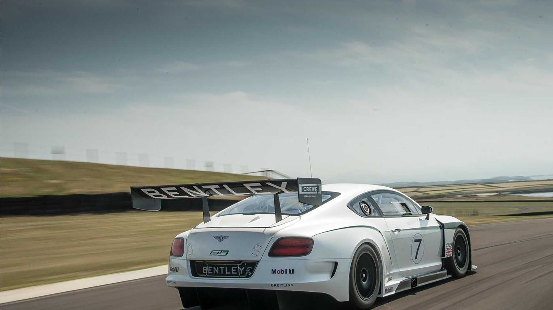 北京国安中场表现抢眼,领先积分榜,北京国安中场球员