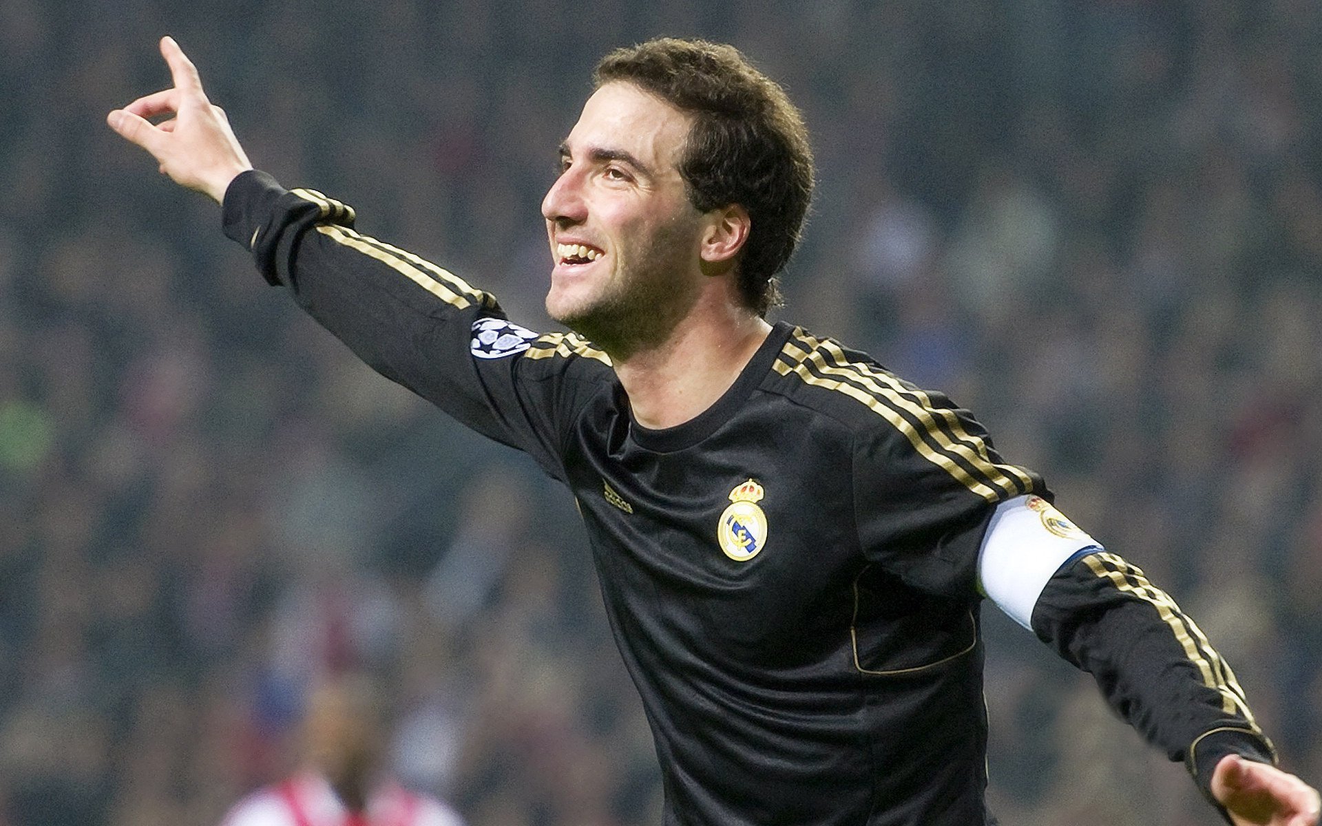 血战赛场:车手你追我赶,精彩不断